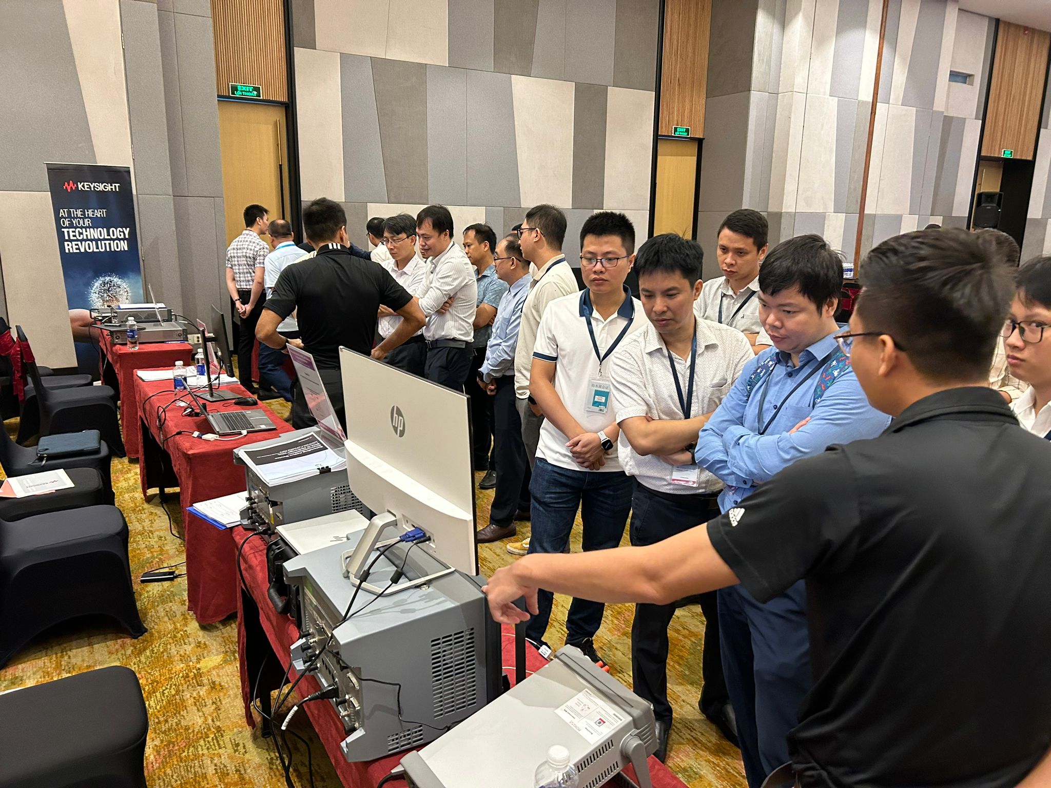 Demo New 4-ports MXG, Fieldfox N9912C thế hệ mới, ENA-X Vector Network Analyzer